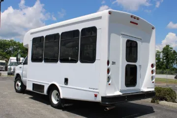 Picture of 2016 Ford E-350 Starcraft Shuttle Bus