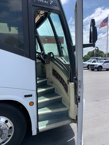 Picture of 1999 MCI 102-El3 Coach Bus