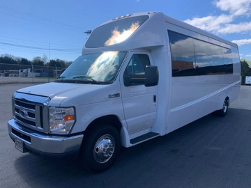 Picture of 2018 Ford E450 Shuttle Bus