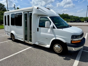Picture of 2021 Chevrolet Starcraft Starquest ADA Shuttle Bus