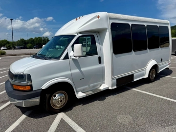 Picture of 2021 Chevrolet Starcraft Starquest ADA Shuttle Bus