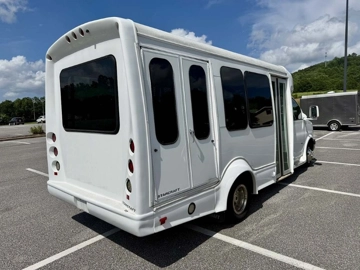Picture of 2021 Chevrolet Starcraft Starquest ADA Shuttle Bus