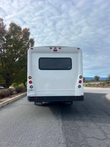 Picture of 2011 Ford F-650 Shuttle Bus