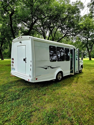 Picture of 2016 Ford E-350 14P Turtle Top
