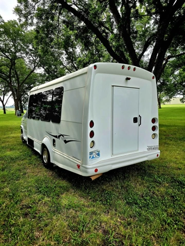 Picture of 2016 Ford E-350 14P Turtle Top
