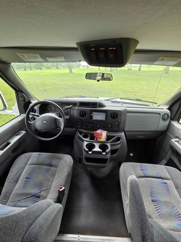 Picture of 2016 Ford E-350 14P Turtle Top