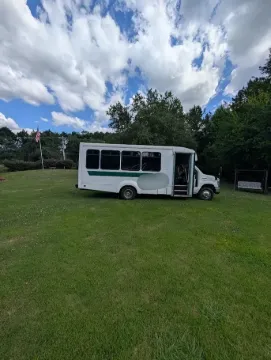 2017 Ford E-450 Starcraft 14P