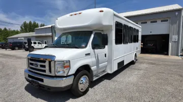2019 FORD E-450 Starcraft 18P ADA Shuttle