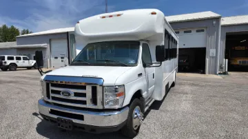 2019 FORD E-450 Starcraft 18P ADA Shuttle