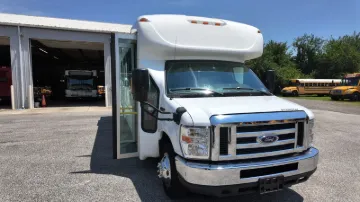 2019 FORD E-450 Starcraft 18P ADA Shuttle