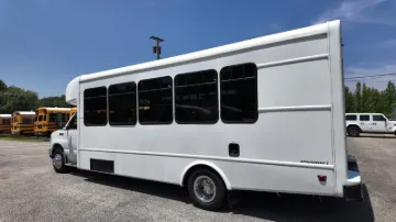 2019 FORD E-450 Starcraft 18P ADA Shuttle