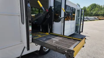 2019 FORD E-450 Starcraft 18P ADA Shuttle