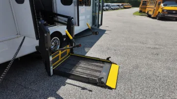 2019 FORD E-450 Starcraft 18P ADA Shuttle