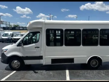 Picture of 2022 Sprinter 3500XD Starcraft 14P