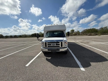 Picture of 2018 Ford E450 Shuttle Bus