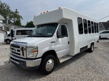 Picture of 2019 Ford E-450 Shuttle Bus