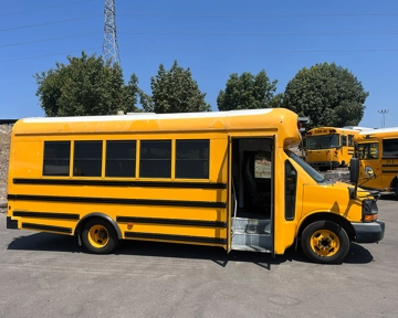 Picture of 2015 Chevrolet 4500 Starcraft School Bus