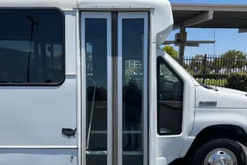 Picture of 2018 Ford Shuttle Bus