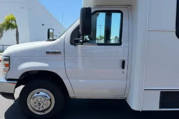 Picture of 2018 Ford Shuttle Bus