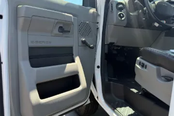 Picture of 2018 Ford Shuttle Bus
