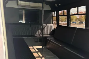 Picture of 2007 Ford E-450 20P Party