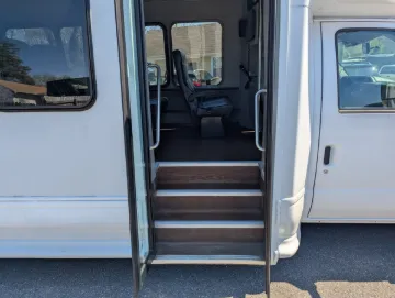 Picture of 2017 Ford E450 Shuttle Bus