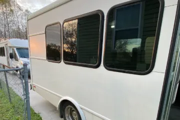 Picture of 2016 Ford T-350HD Starcraft 13P Luxury