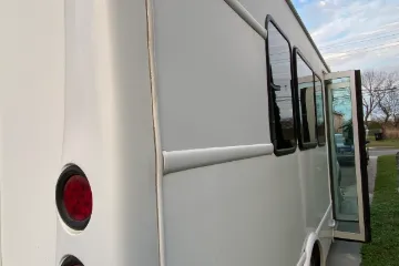 Picture of 2016 Ford T-350HD Starcraft 13P Luxury