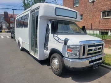 Picture of 2018 Ford E450 Super Duty Cutaway Shuttle Bus