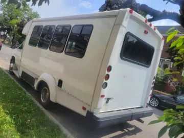 Picture of 2018 Ford E450 Super Duty Cutaway Shuttle Bus