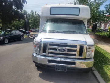 Picture of 2018 Ford E450 Super Duty Cutaway Shuttle Bus