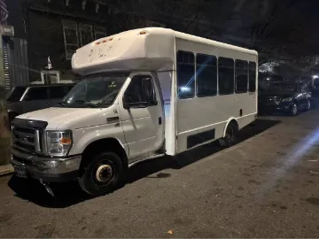 Picture of 2016 Ford E350 Super Duty Shuttle Bus