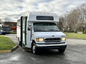Picture of 2002 Ford E-450 Super Duty Shuttle Bus ADA