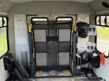 Picture of 2002 Ford E-450 Super Duty Shuttle Bus ADA
