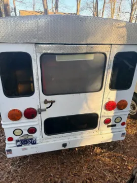 Picture of 2004 Chevrolet Express 3500 Collins Shuttle Bus
