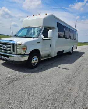 Picture of 2011 Ford E450 Super Duty Cutaway Shuttle Bus