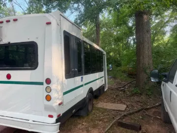 Picture of 2005 Ford E450 Super Duty Cutaway Shuttle Bus