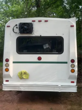Picture of 2005 Ford E450 Super Duty Cutaway Shuttle Bus