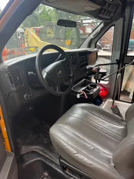 Picture of 2008 Chevrolet Express Thomas Shuttle Bus