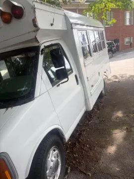 Picture of 1992 GMC Savanna Cutaway Shuttle Bus