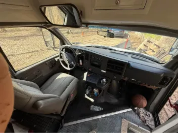 Picture of 2009 Chevrolet Express Cutaway Starcraft Shuttle Bus