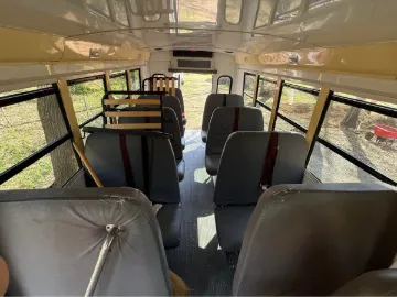 Picture of 2009 Chevrolet Express Cutaway Starcraft Shuttle Bus