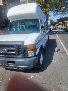 Picture of 2009 Ford E350 Startrans ADA Shuttle Bus