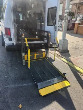 Picture of 2009 Ford E350 Startrans ADA Shuttle Bus