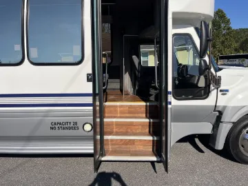 Picture of 2014 Turtle Top International Shuttle Bus