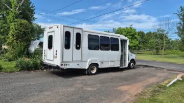 Picture of 2003 Ford E450 Super Duty Cutaway ADA Shuttle Bus