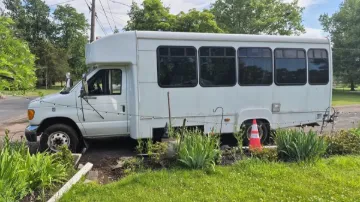 Picture of 2003 Ford E450 Super Duty Cutaway ADA Shuttle Bus