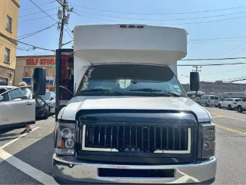 Picture of 2013 Ford E350 Xl Shuttle Bus