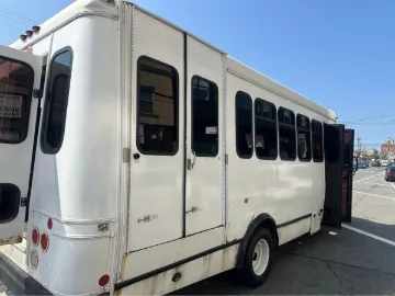Picture of 2013 Ford E350 Xl Shuttle Bus