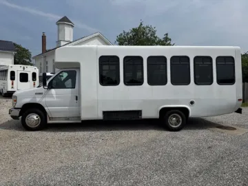 Picture of 2019 Ford E-450 Shuttle Bus